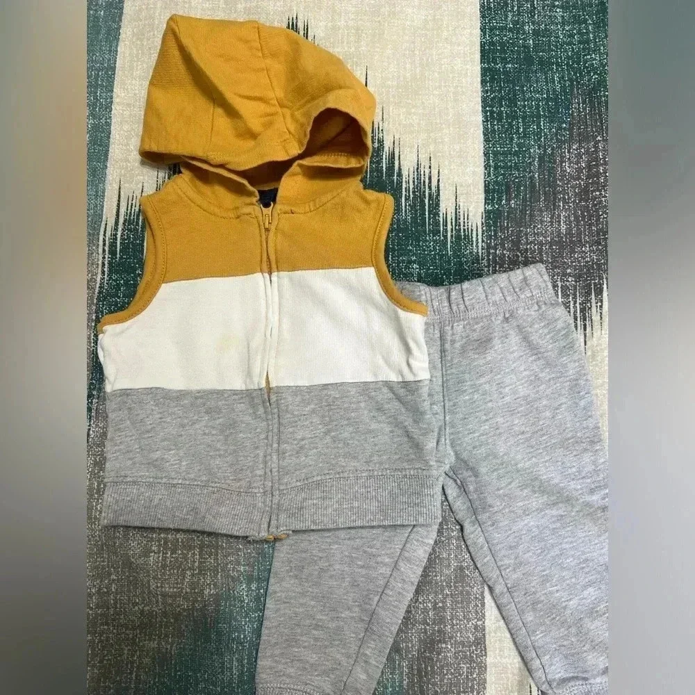 Carter’s 2-Piece Set. Gray and Yellow Set. Jogger with a Vest (Size 12 Months)